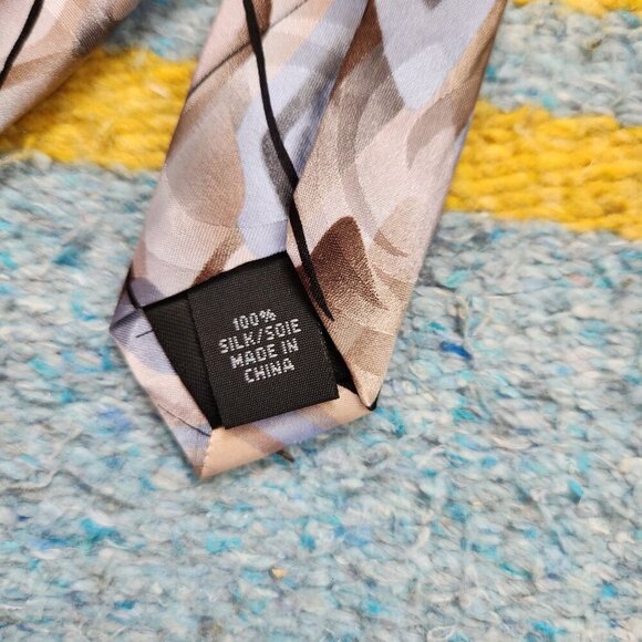 J. Garcia Collector's Edition Carousel Silk Tie - Picture 4 of 6